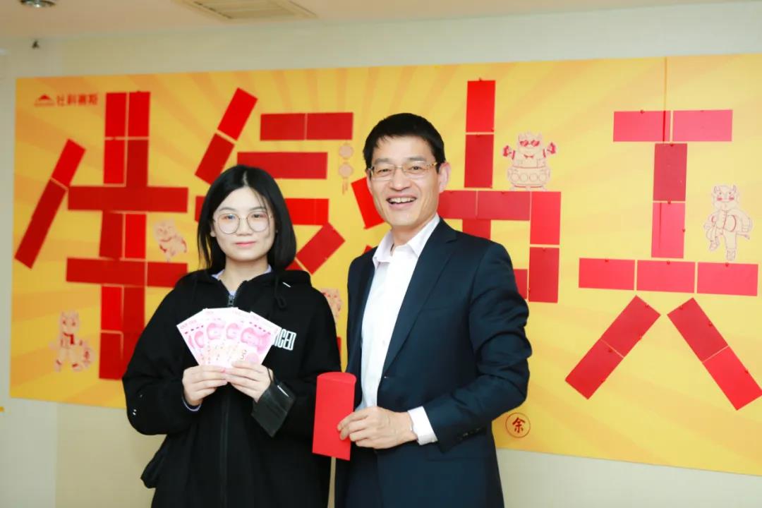 社科賽斯：羨慕！社科賽斯考研為員工們發(fā)放開年紅包！